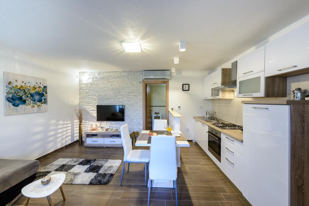 Apartment Mistral - Cosy Apartment With Sea View Molunat Exterior foto